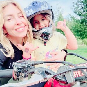 Heidi ♥️ 
 yellow gold emerald tennis bracelet .